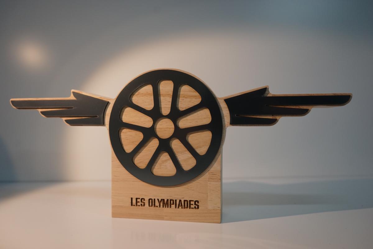 Trophée résine football H.10 cm Ref.RS1000 - ALP CREATIONS Personnalisation  Récompenses Coupes Médailles Textile Imprimerie Doming